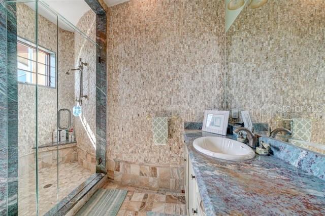 Image 29 of 66 For 829 Bruce Avenue