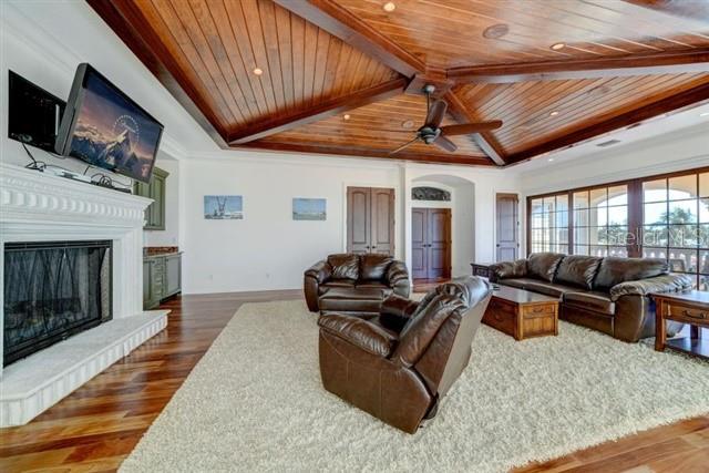 Image 40 of 66 For 829 Bruce Avenue