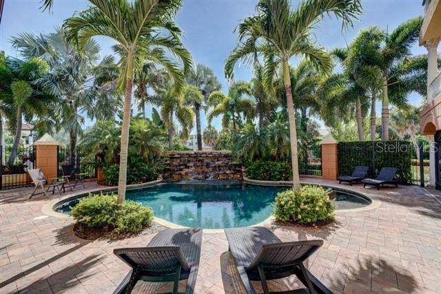 Image 47 of 66 For 829 Bruce Avenue