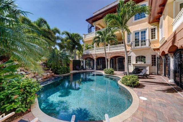 Image 6 of 66 For 829 Bruce Avenue