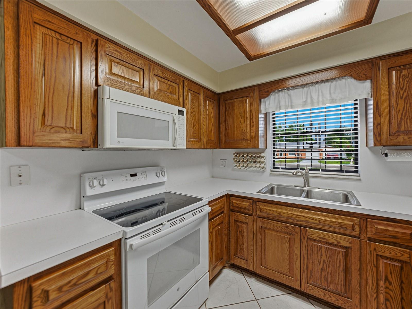 Image 12 of 46 For 2702 Auburn Avenue W