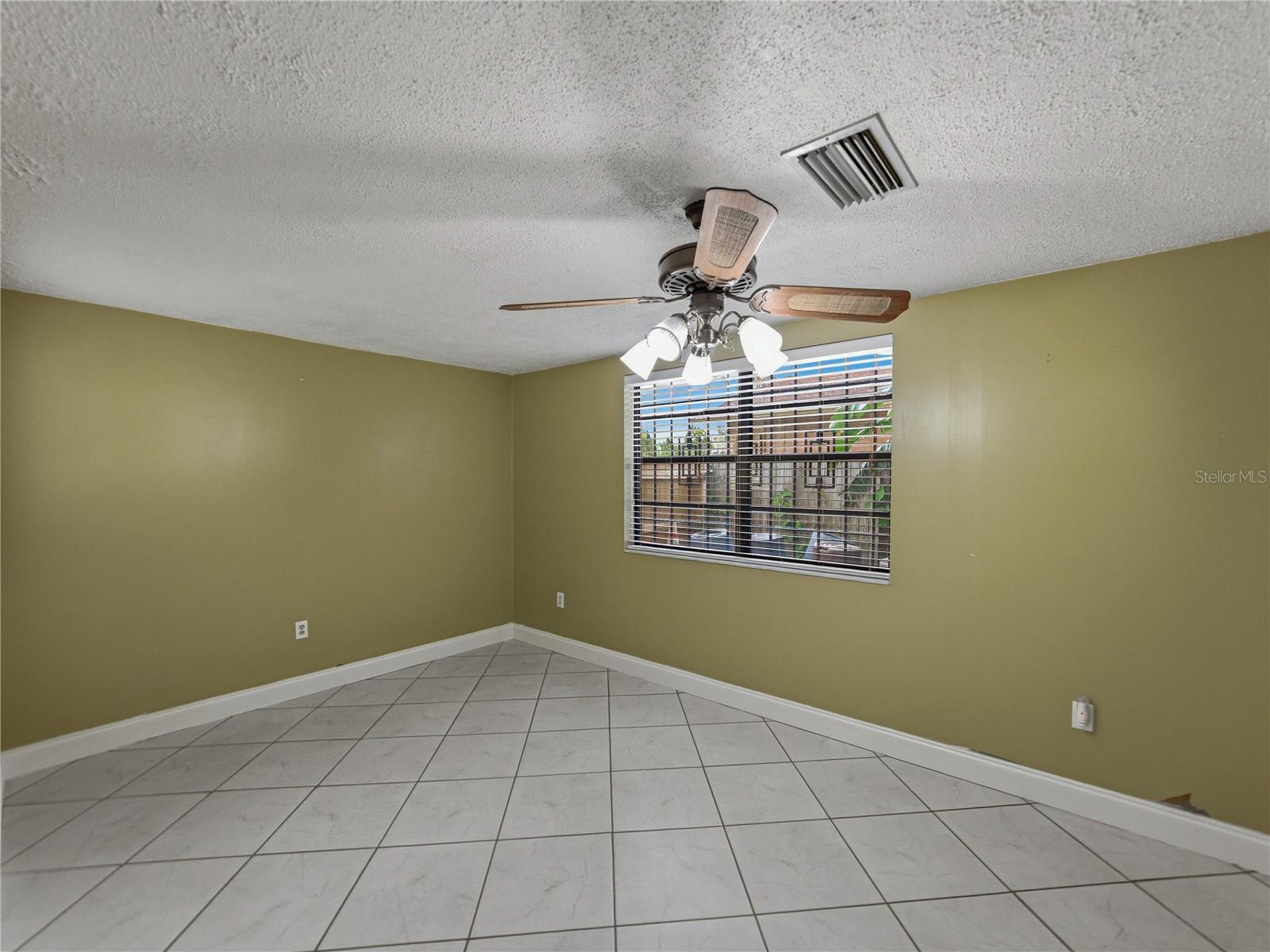 Image 17 of 46 For 2702 Auburn Avenue W