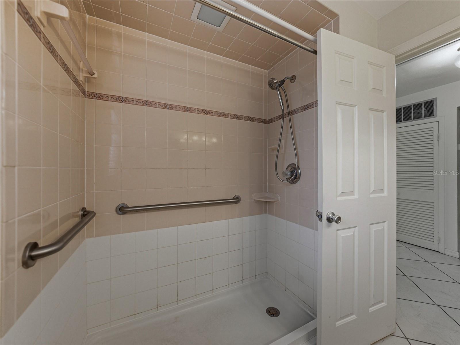 Image 28 of 46 For 2702 Auburn Avenue W