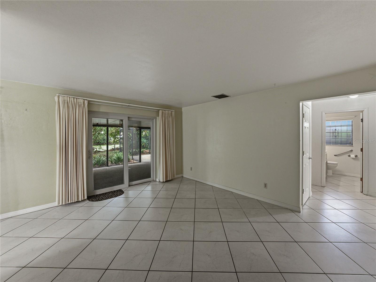 Image 7 of 46 For 2702 Auburn Avenue W