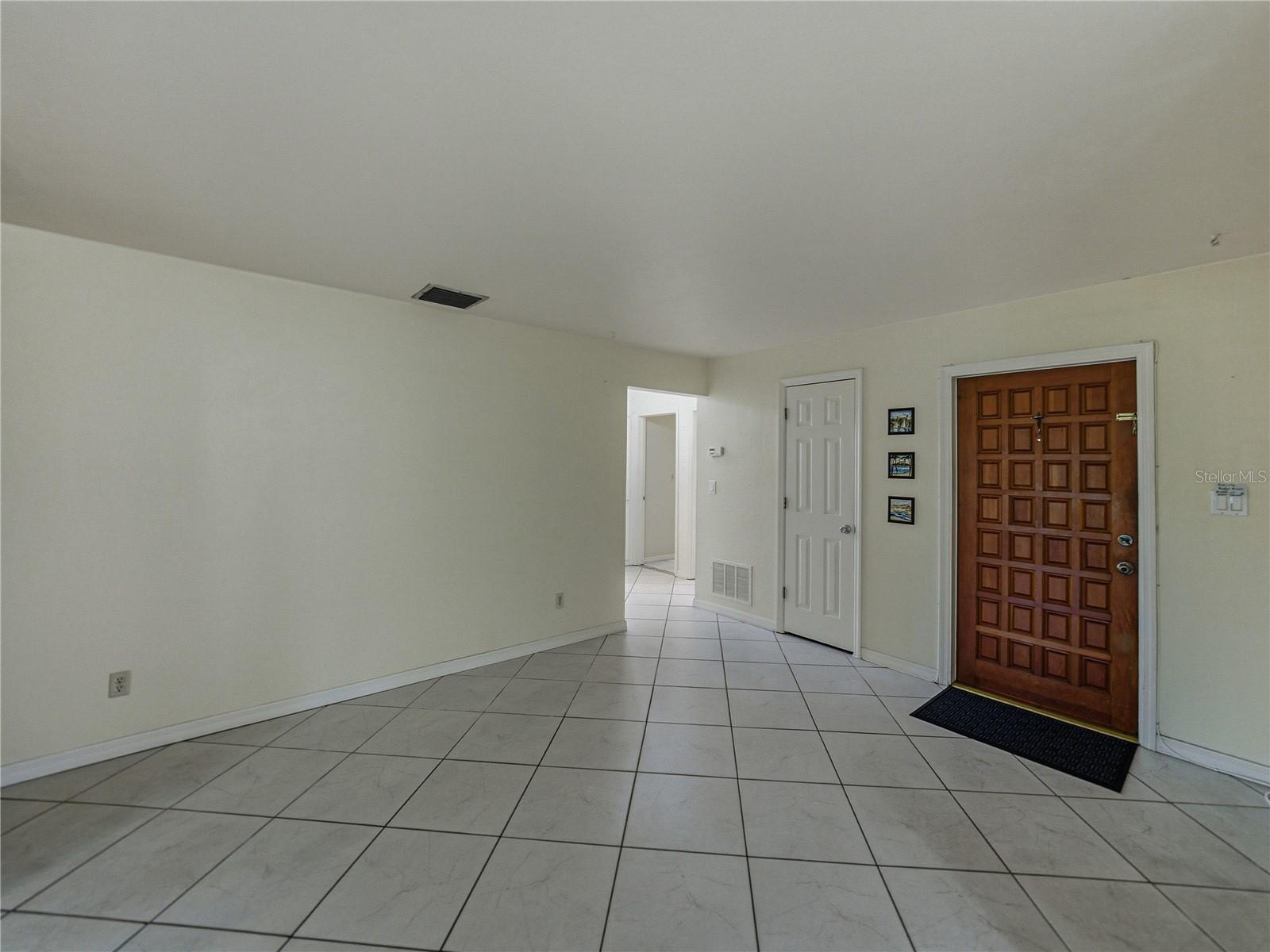 Image 8 of 46 For 2702 Auburn Avenue W