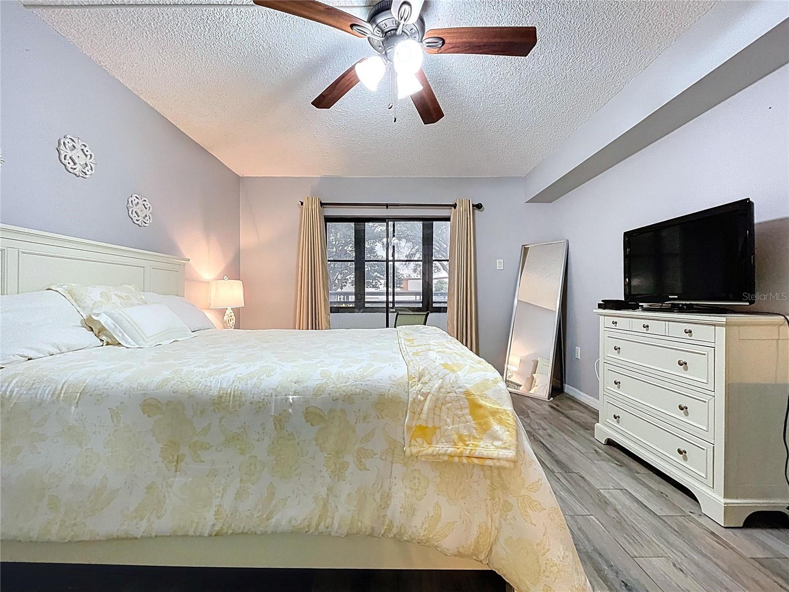 Image 18 of 38 For 2587 Countryside Boulevard 6107