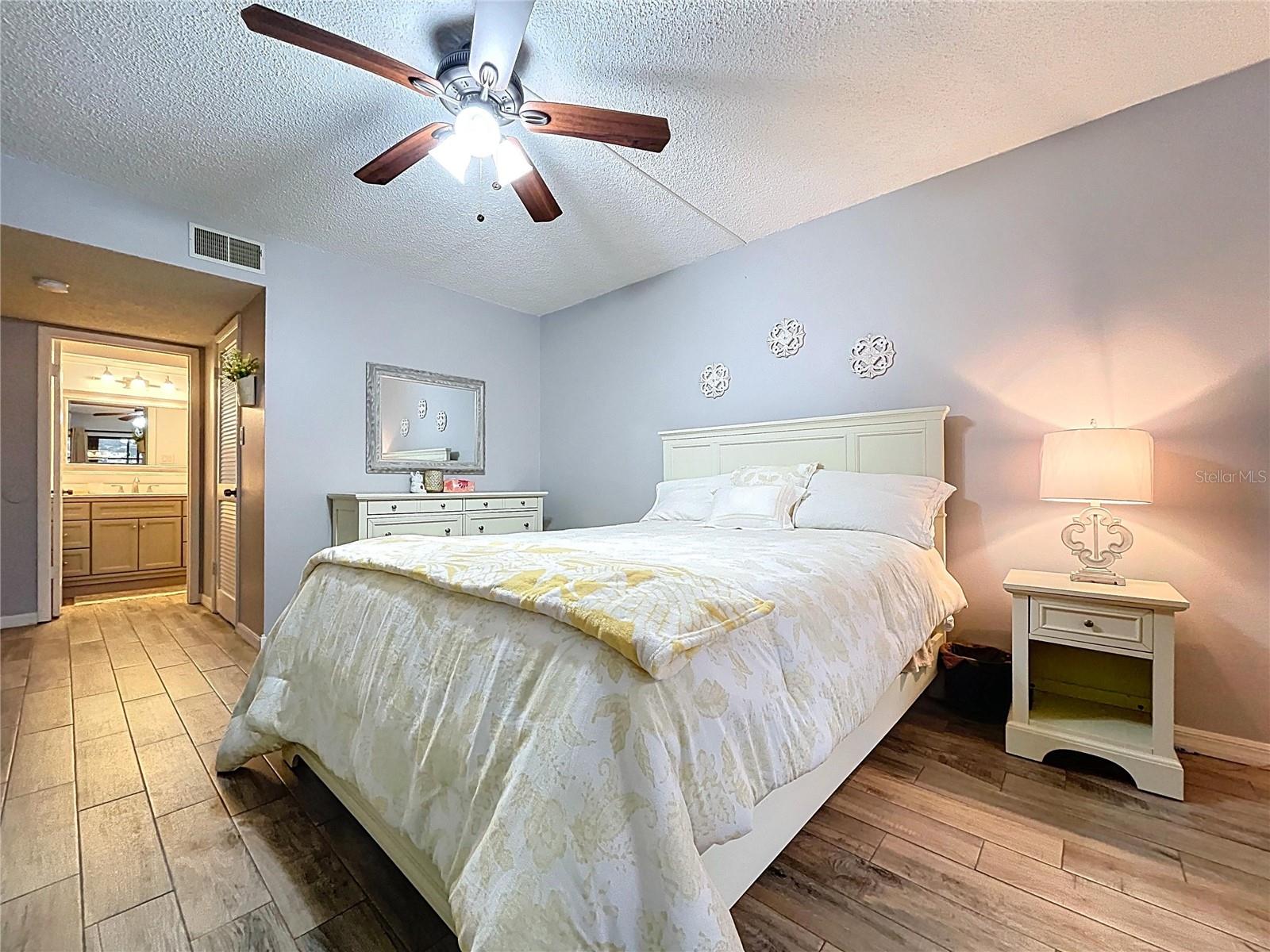 Image 20 of 38 For 2587 Countryside Boulevard 6107
