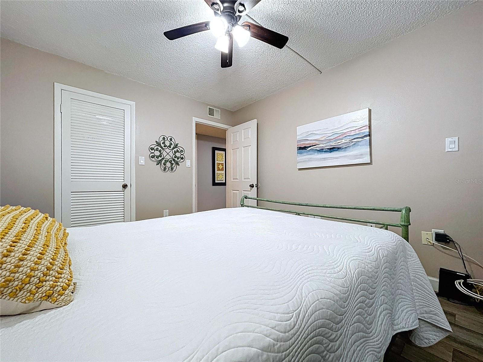 Image 28 of 38 For 2587 Countryside Boulevard 6107