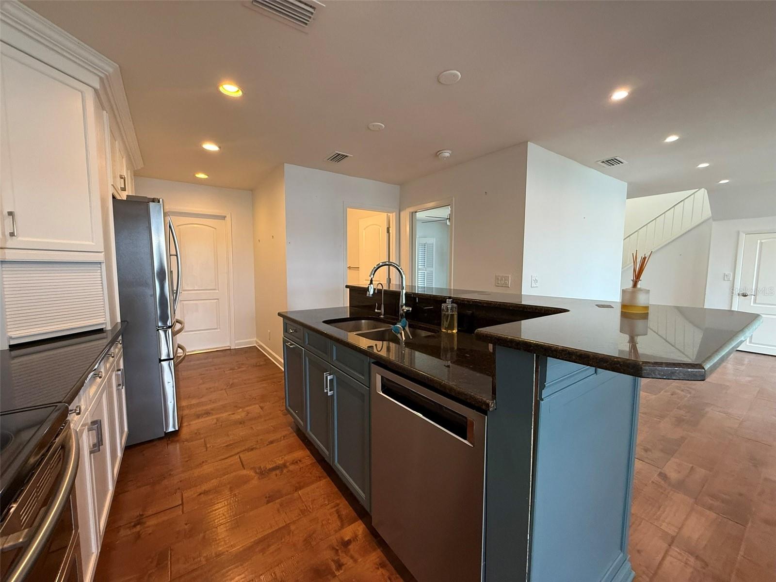 Image 12 of 51 For 1070 Sanabel Court Ne