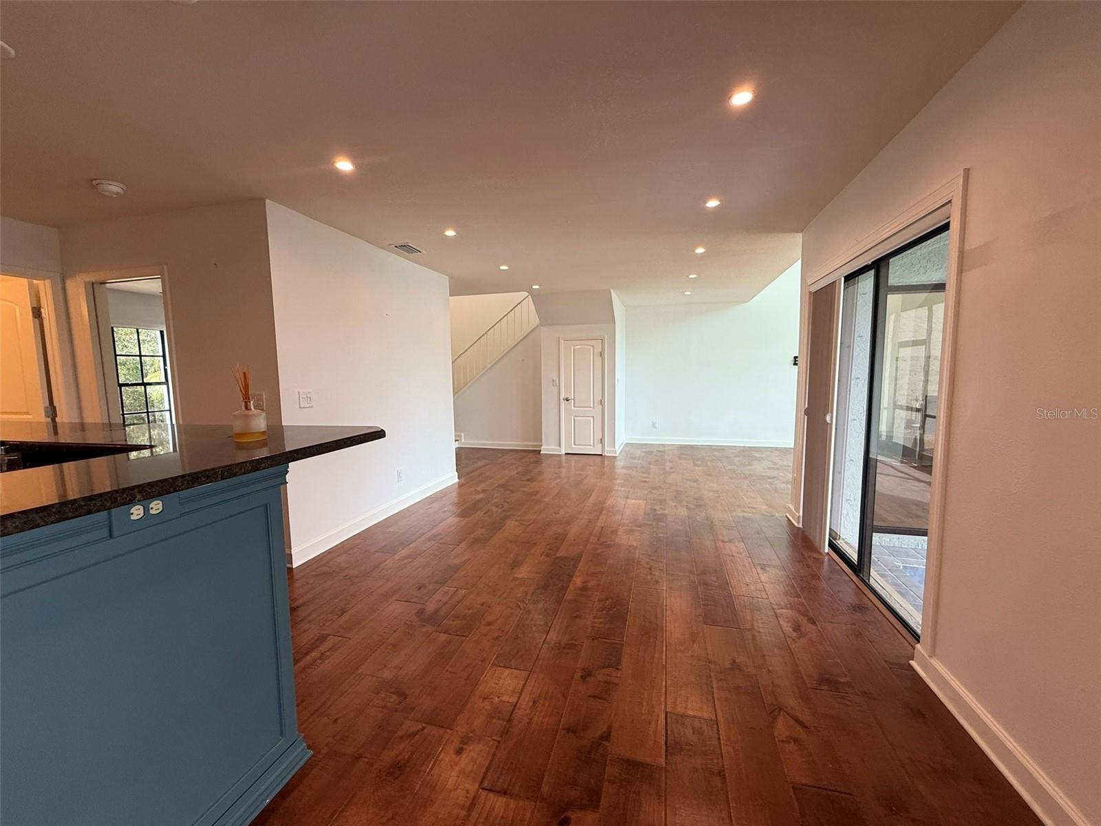 Image 13 of 51 For 1070 Sanabel Court Ne