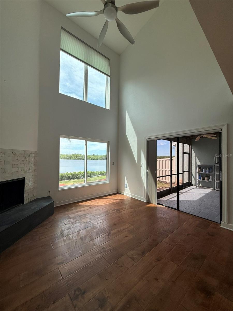 Image 19 of 51 For 1070 Sanabel Court Ne