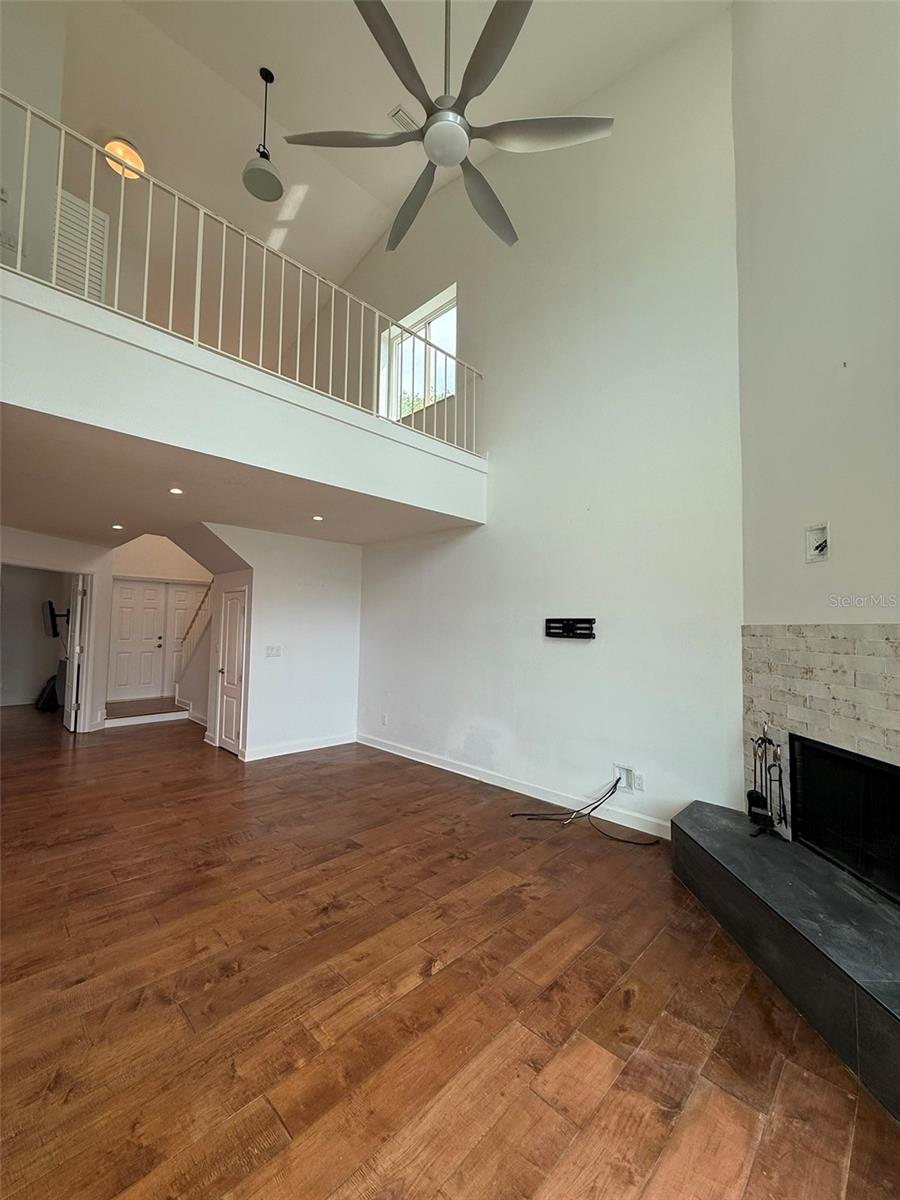 Image 21 of 51 For 1070 Sanabel Court Ne