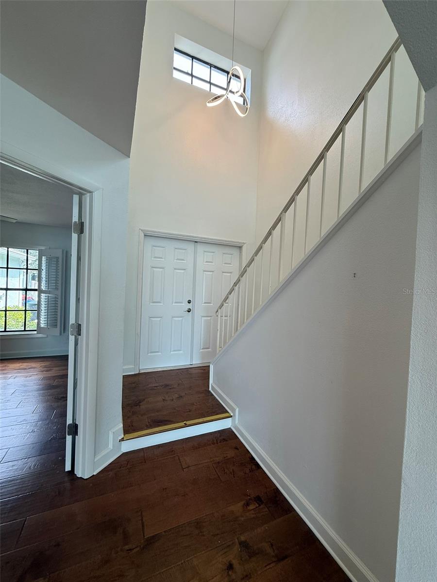 Image 23 of 51 For 1070 Sanabel Court Ne