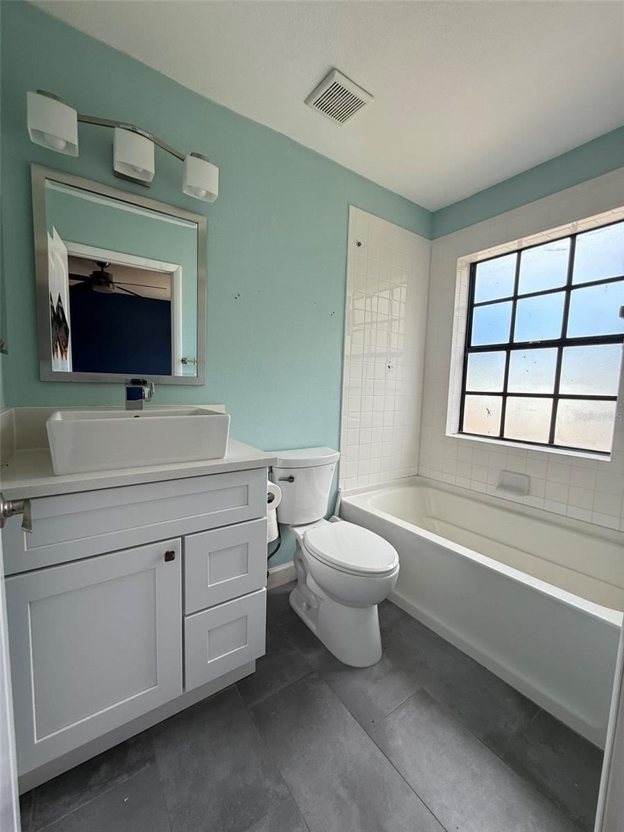 Image 28 of 51 For 1070 Sanabel Court Ne