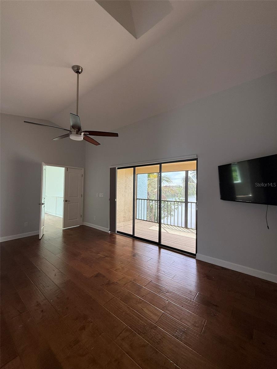 Image 29 of 51 For 1070 Sanabel Court Ne