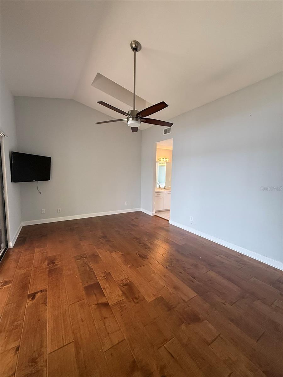 Image 30 of 51 For 1070 Sanabel Court Ne