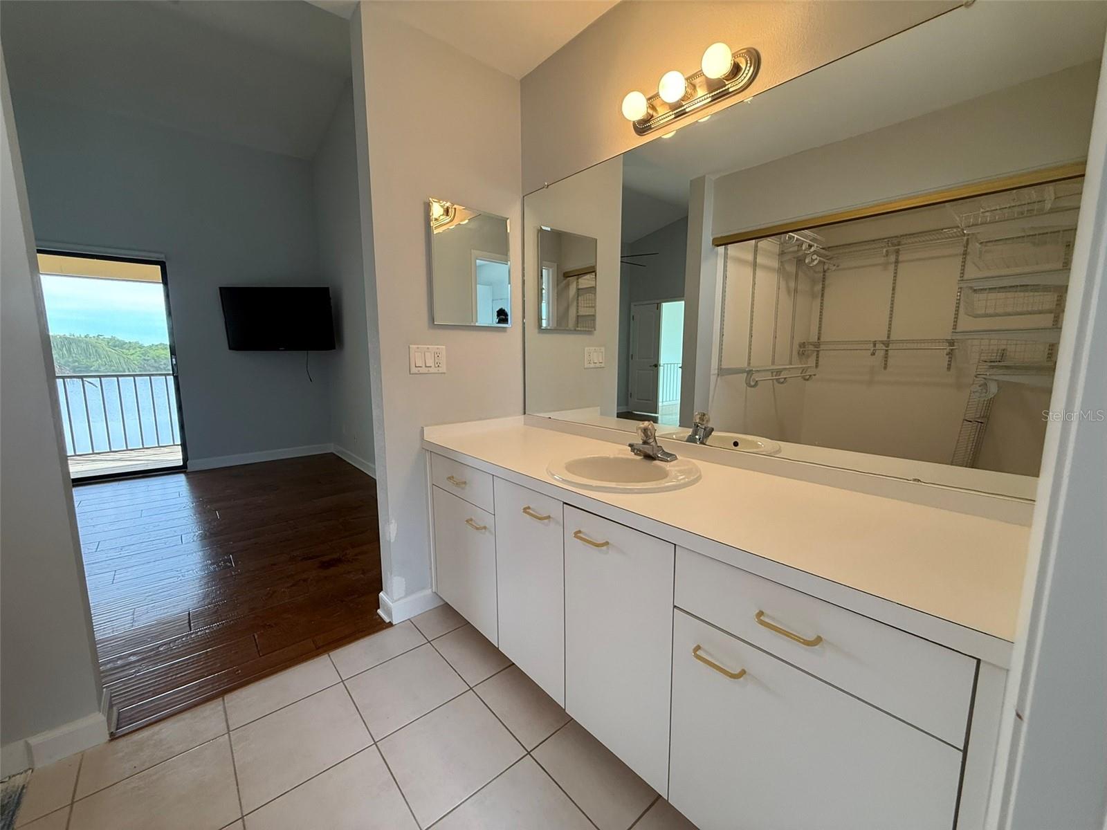 Image 33 of 51 For 1070 Sanabel Court Ne