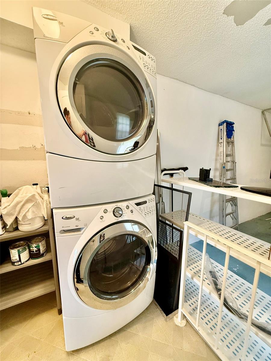 Image 37 of 51 For 1070 Sanabel Court Ne