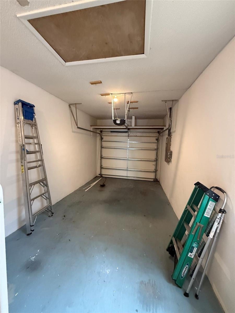 Image 38 of 51 For 1070 Sanabel Court Ne