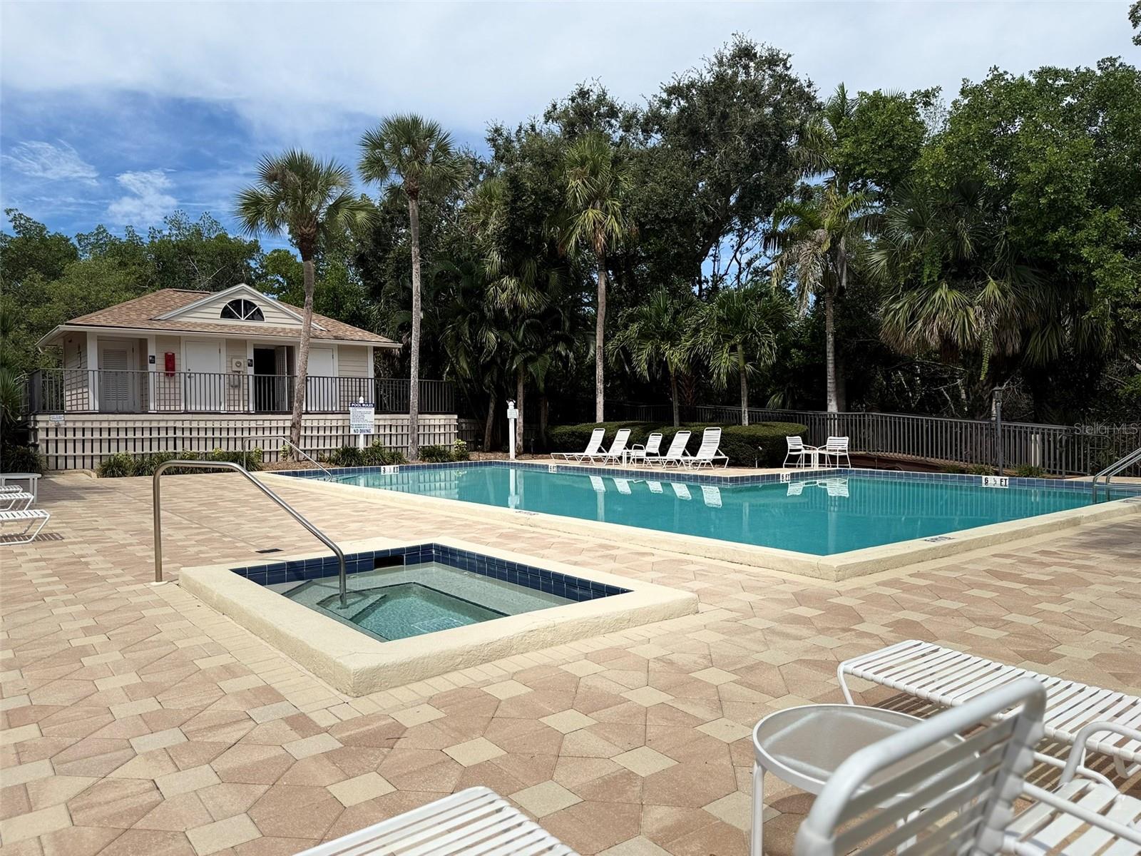 Image 39 of 51 For 1070 Sanabel Court Ne