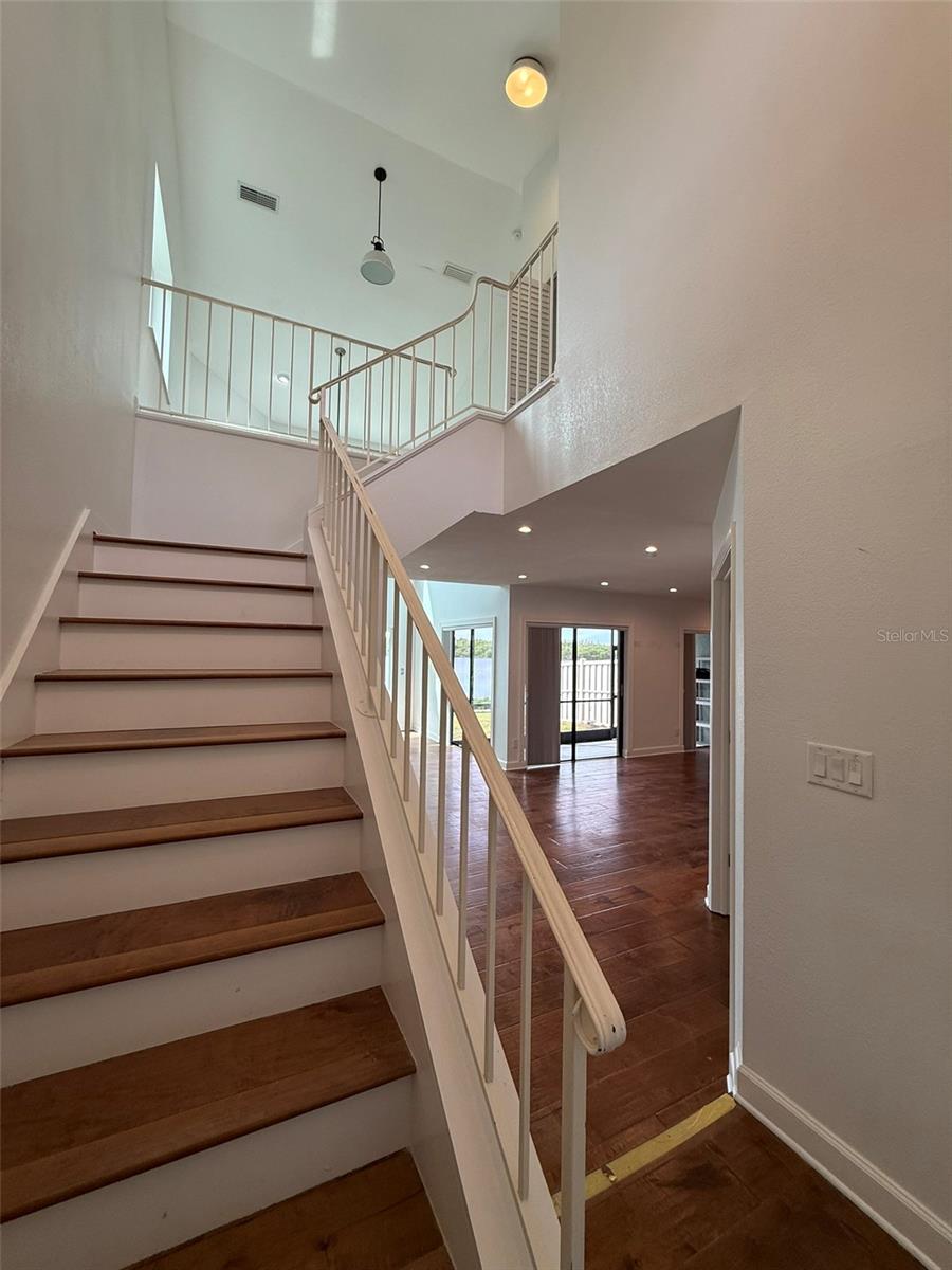 Image 4 of 51 For 1070 Sanabel Court Ne