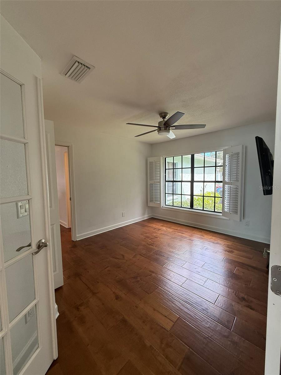 Image 6 of 51 For 1070 Sanabel Court Ne