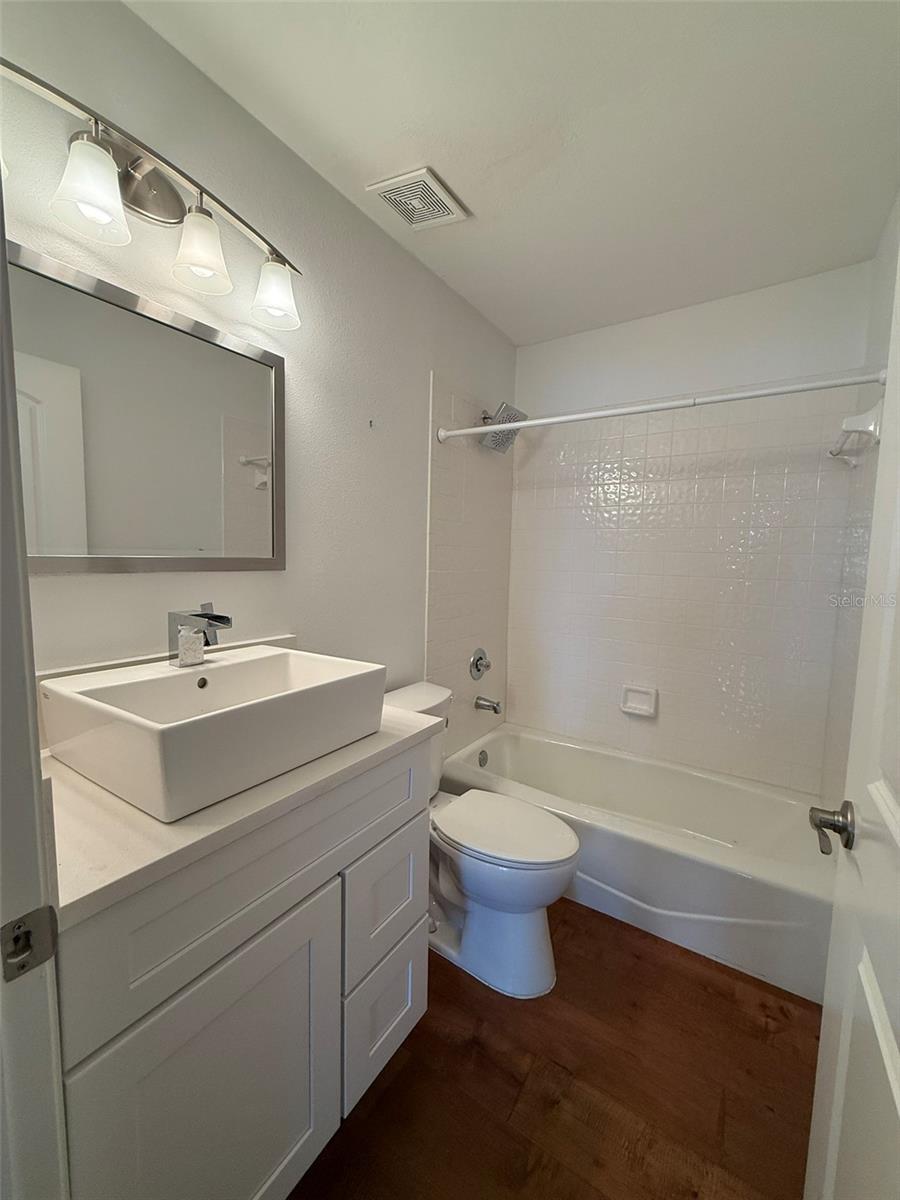 Image 8 of 51 For 1070 Sanabel Court Ne