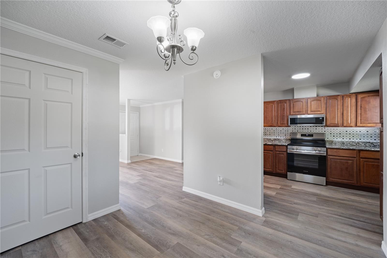 Image 10 of 30 For 750 Park Avenue