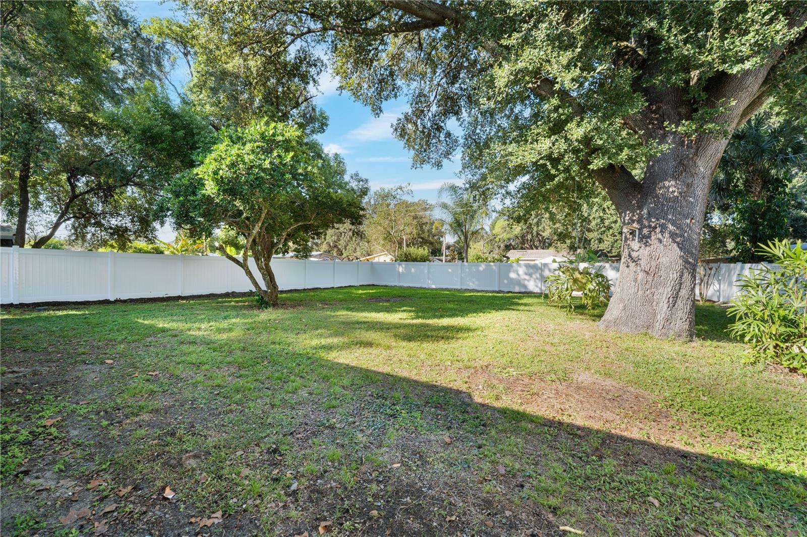 Image 17 of 30 For 750 Park Avenue