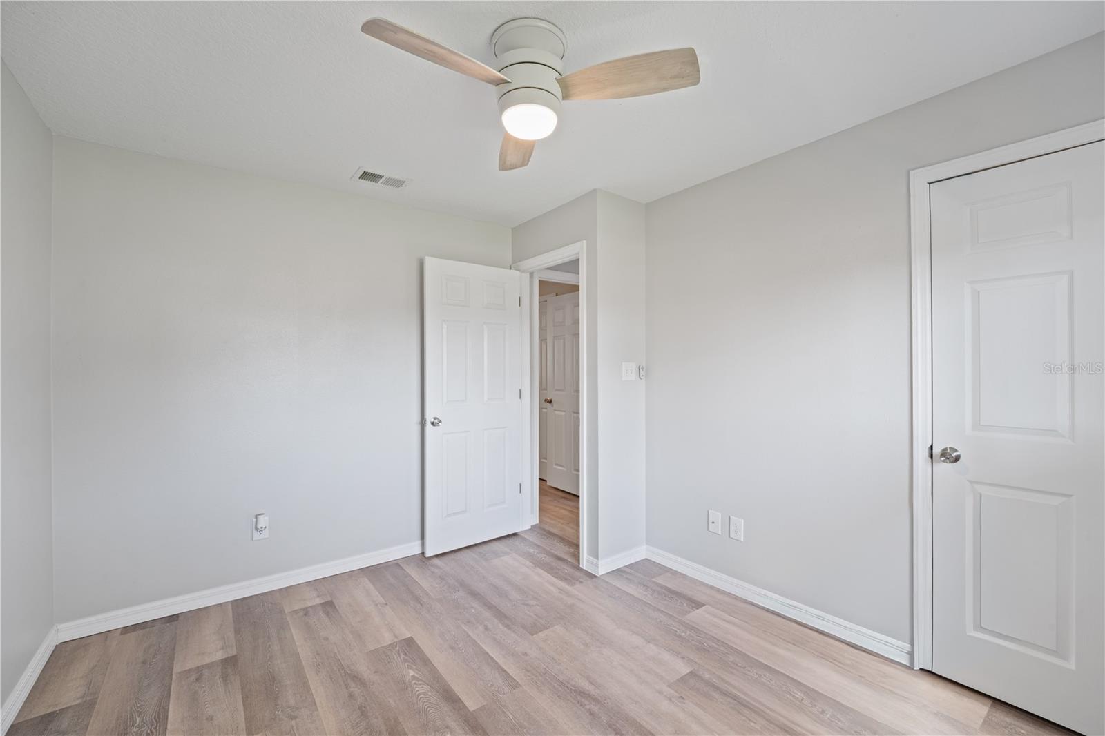 Image 26 of 30 For 750 Park Avenue