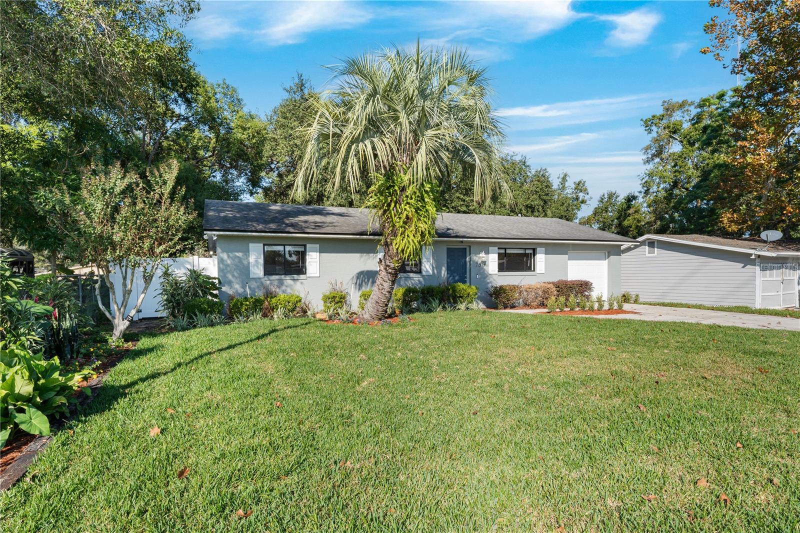 Image 3 of 30 For 750 Park Avenue