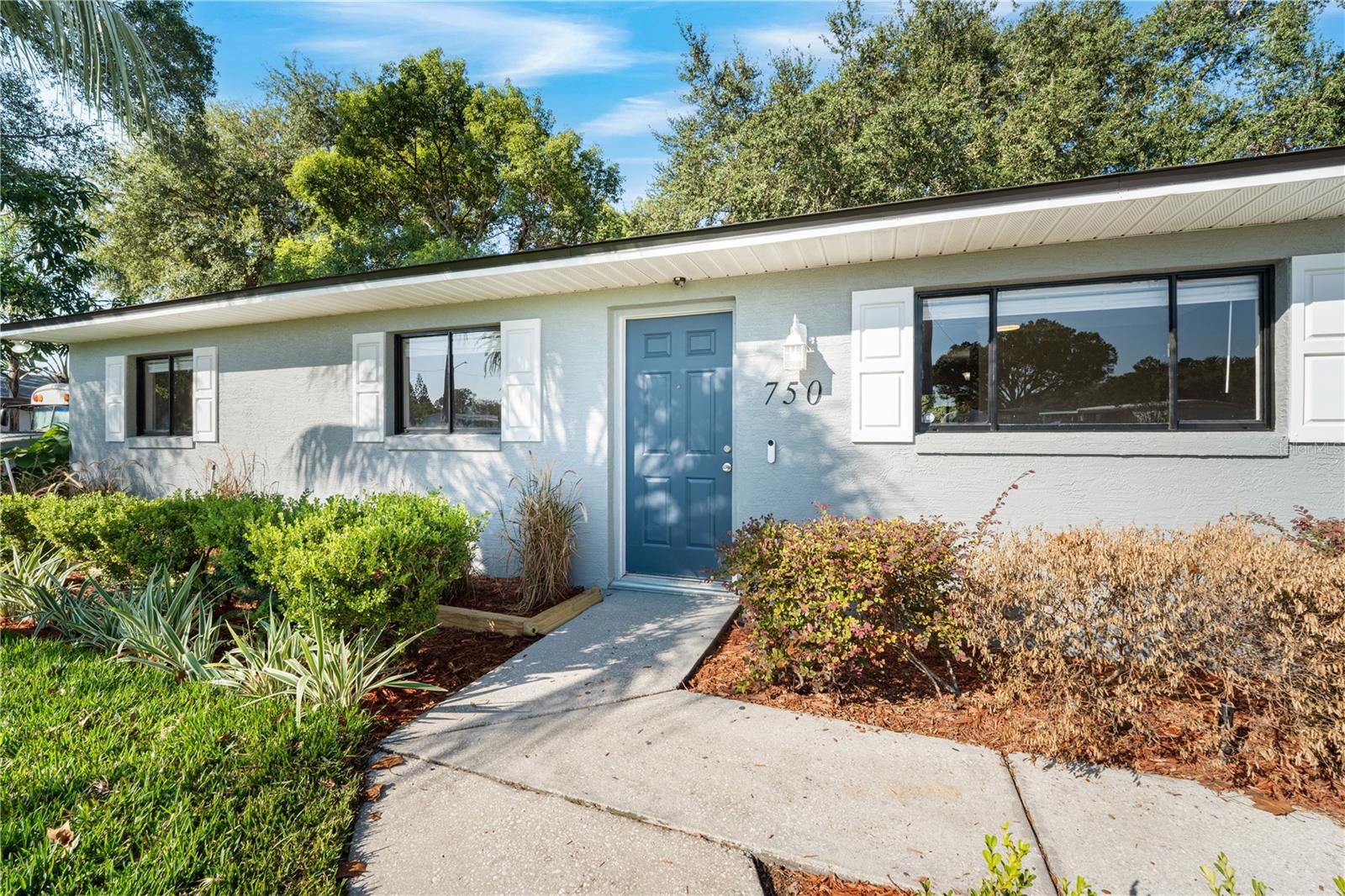 Image 4 of 30 For 750 Park Avenue