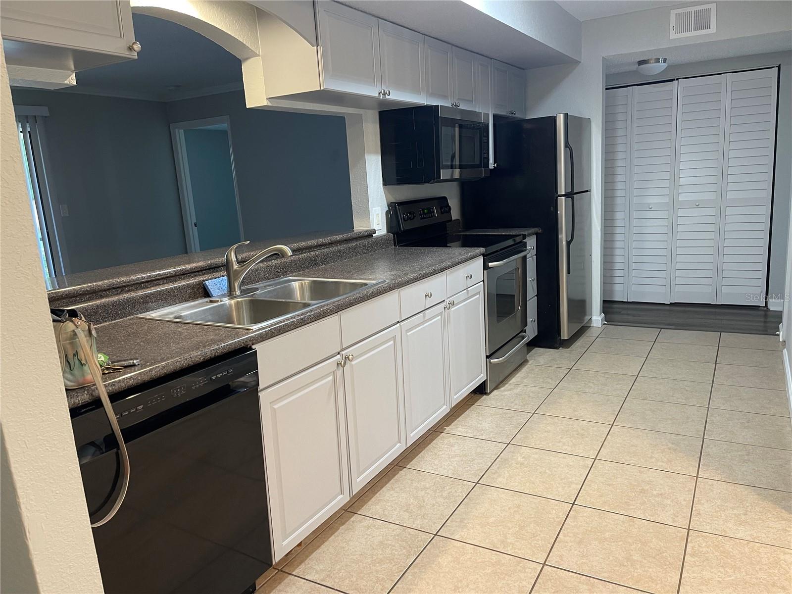 Image 5 of 29 For 10195 Sailwinds Boulevard N 106