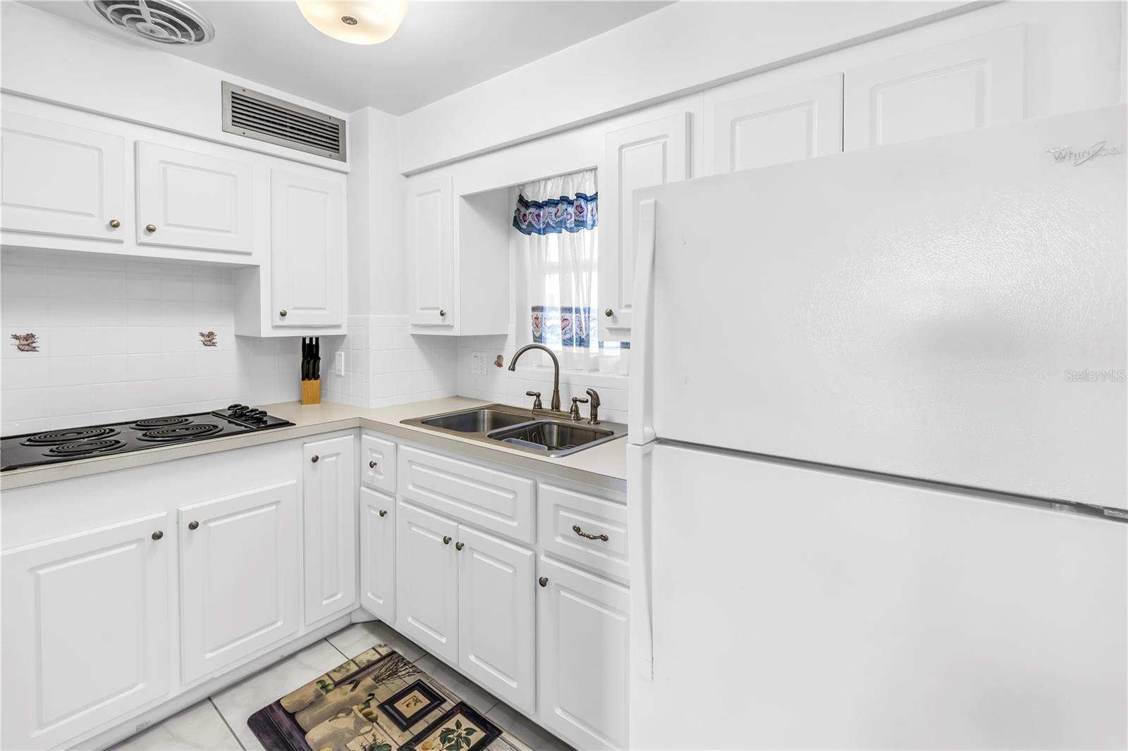 Image 14 of 37 For 7000 Beach Plaza 205