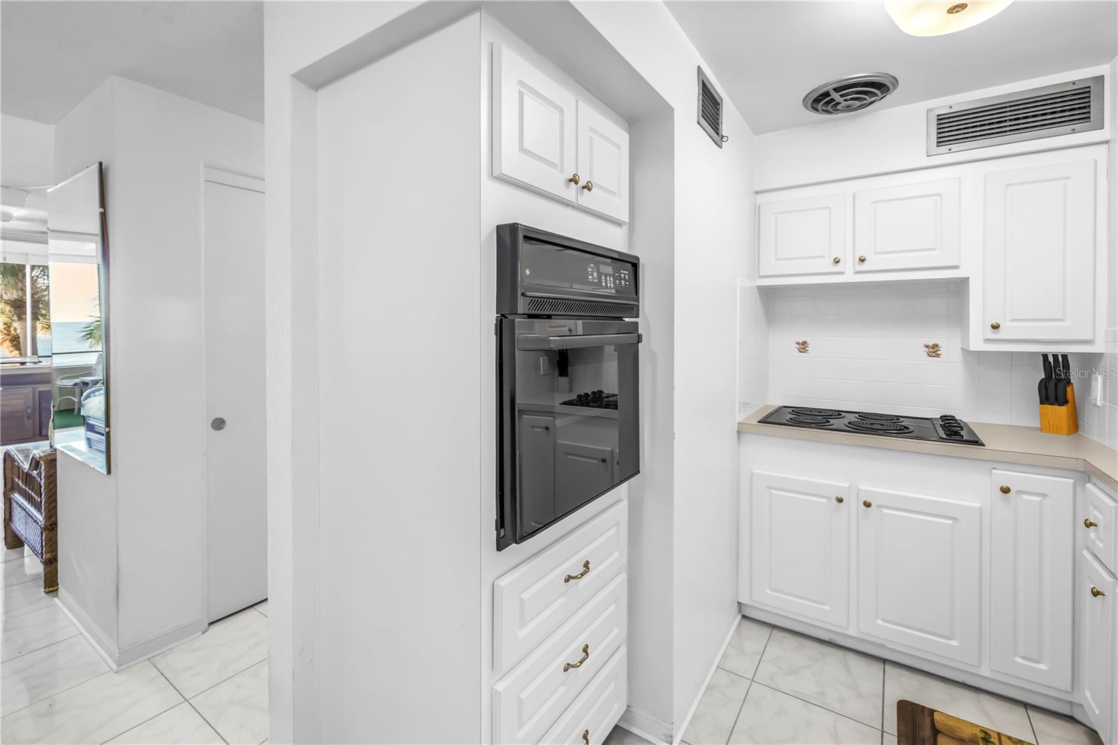 Image 15 of 37 For 7000 Beach Plaza 205