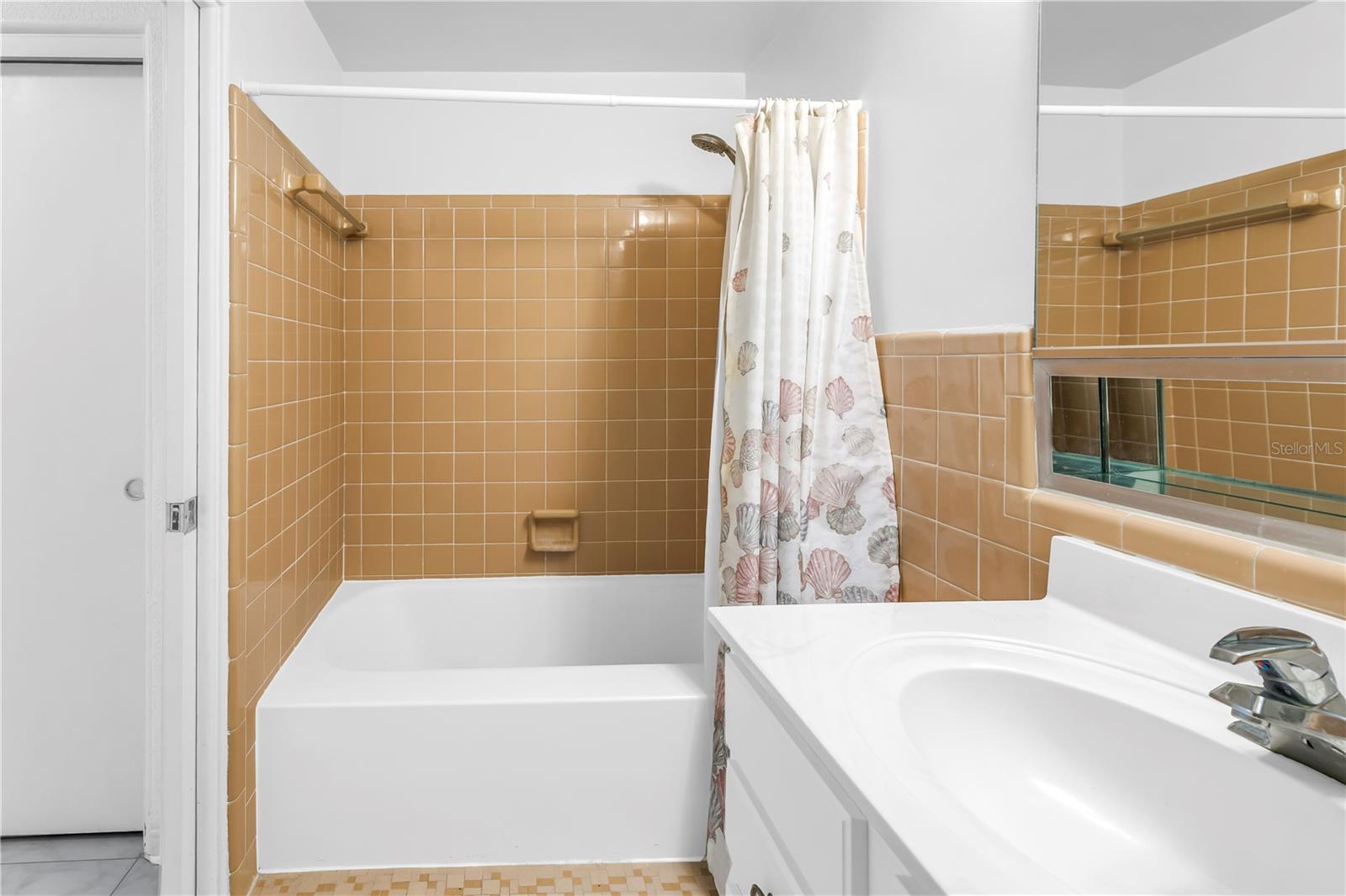 Image 24 of 37 For 7000 Beach Plaza 205