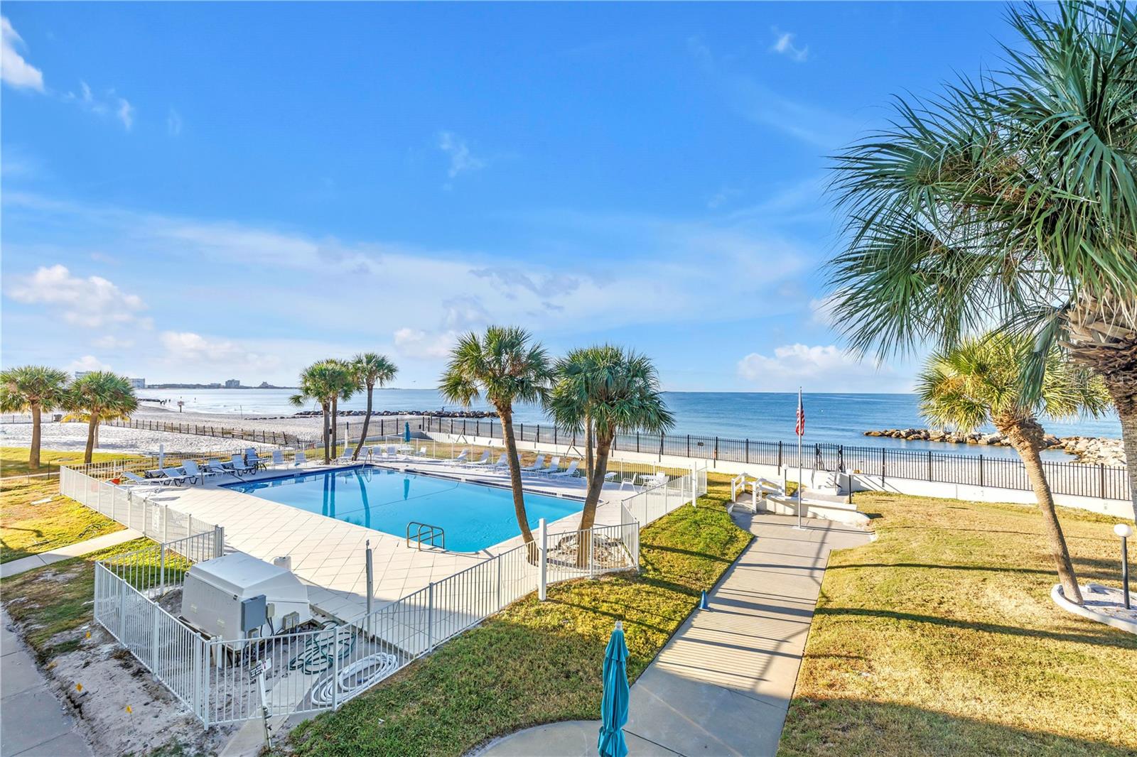 Image 4 of 37 For 7000 Beach Plaza 205