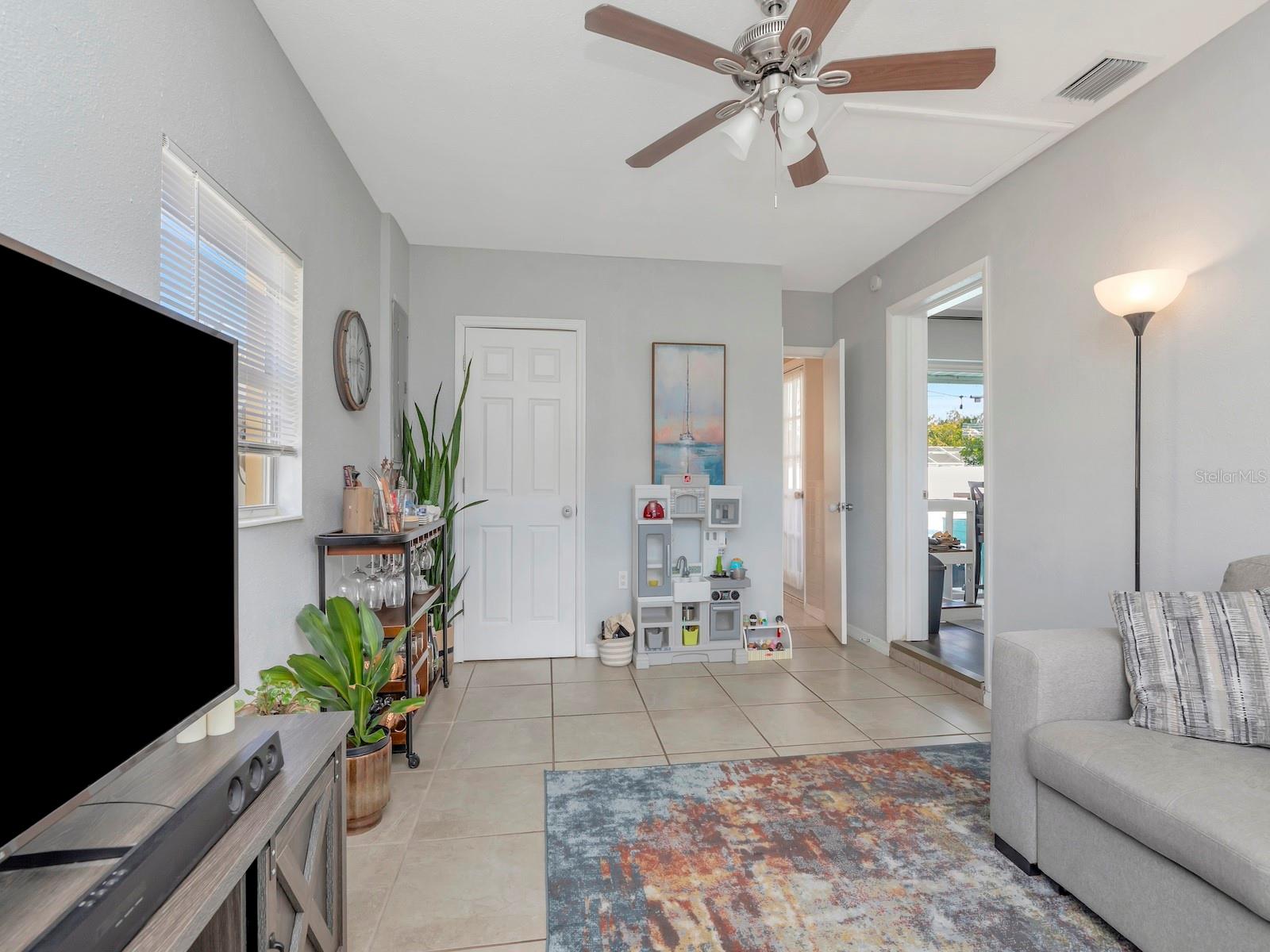 Image 15 of 36 For 6941 18th Street N