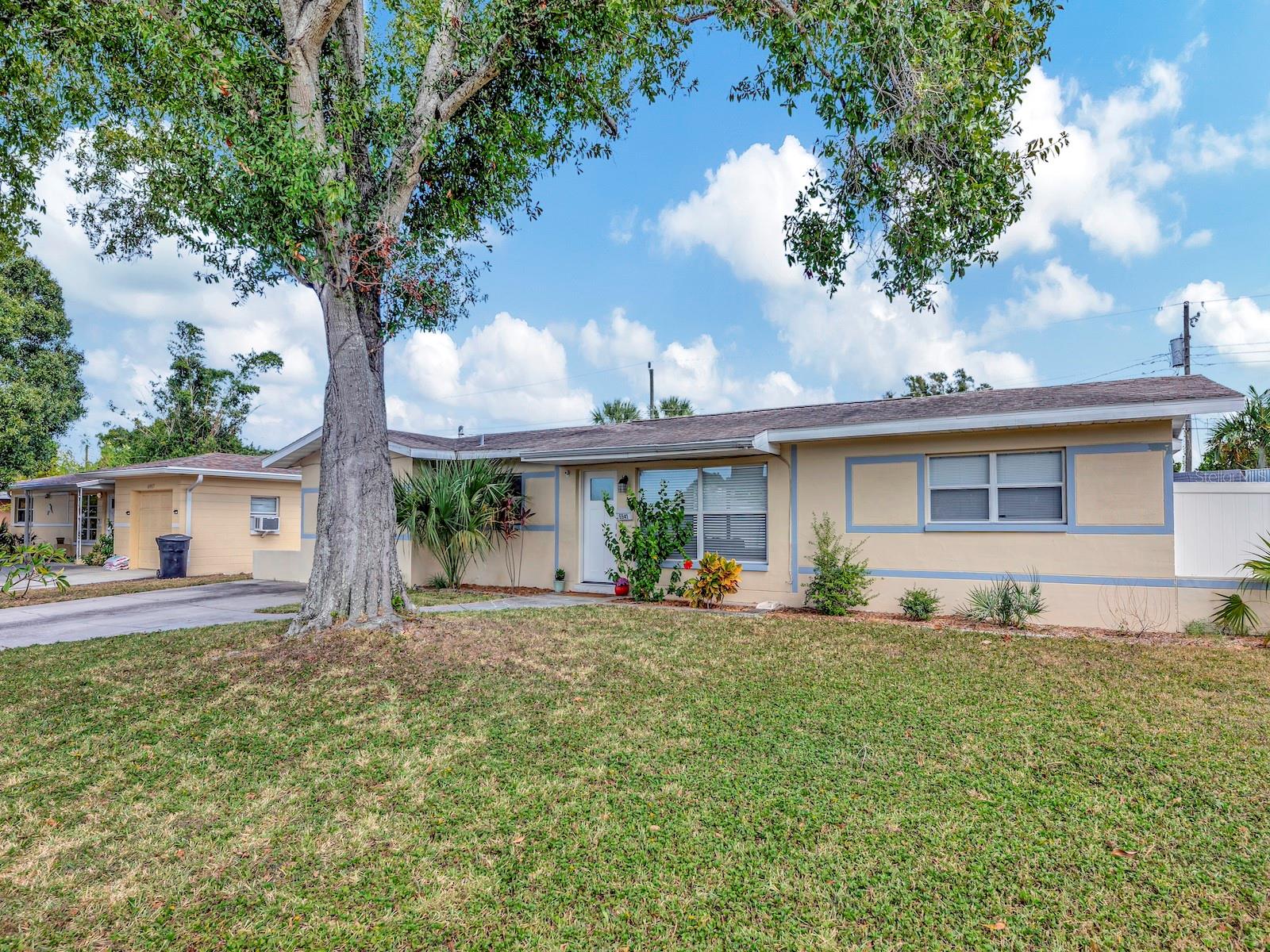 Image 3 of 36 For 6941 18th Street N