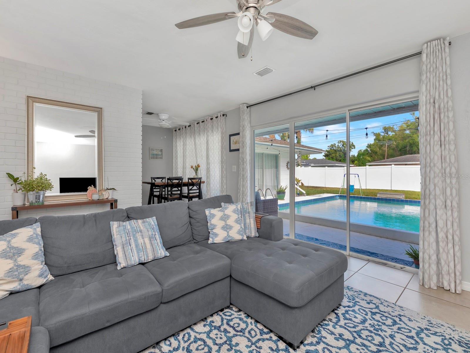 Image 6 of 36 For 6941 18th Street N