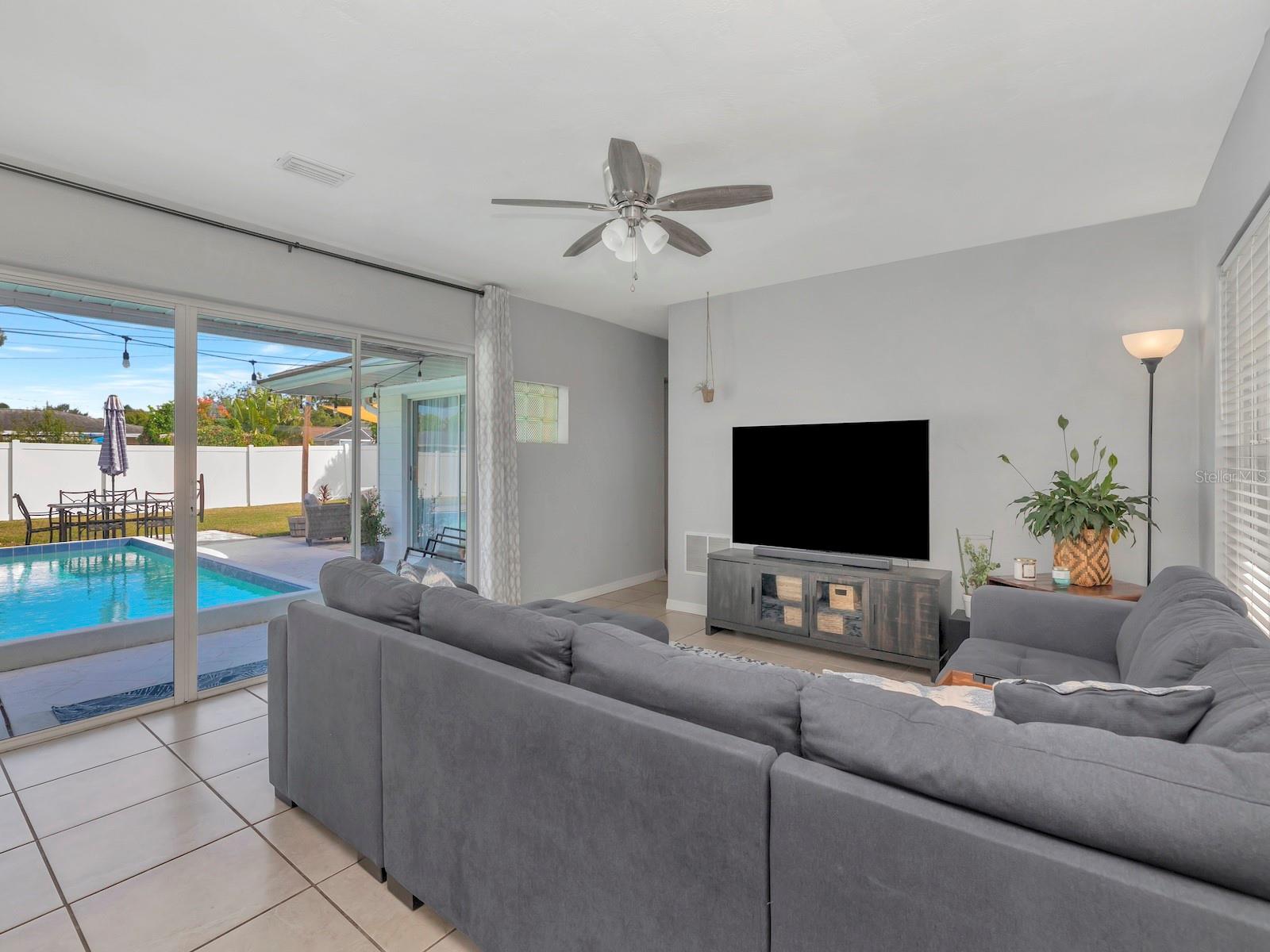 Image 7 of 36 For 6941 18th Street N