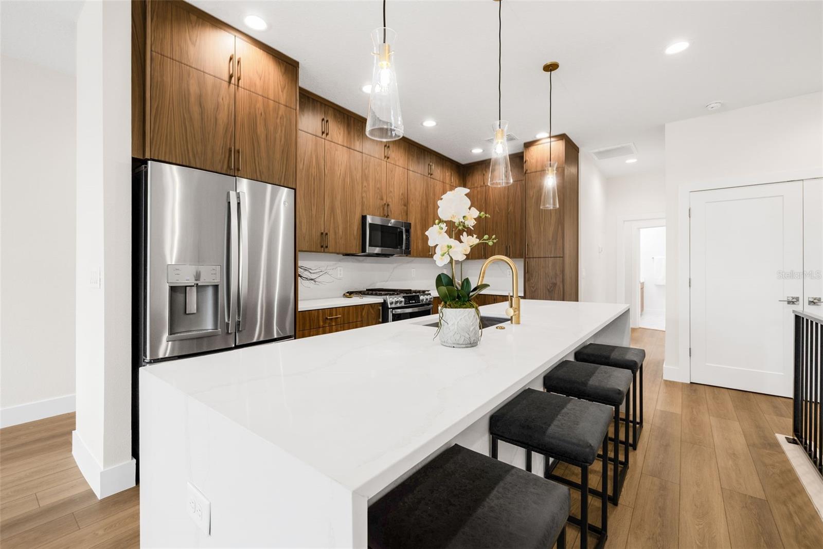 Image 12 of 66 For 490 87th Avenue North