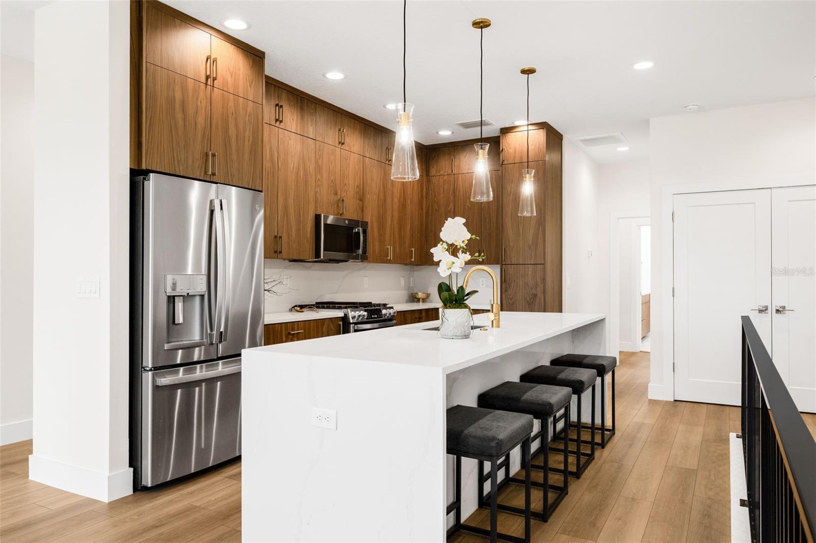 Image 14 of 66 For 490 87th Avenue North