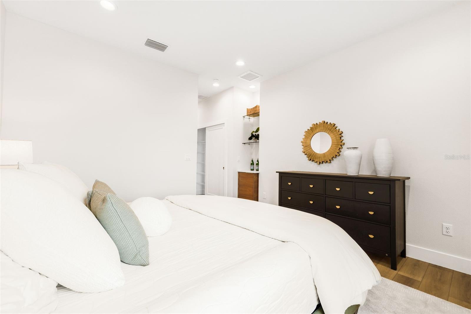 Image 32 of 66 For 490 87th Avenue North