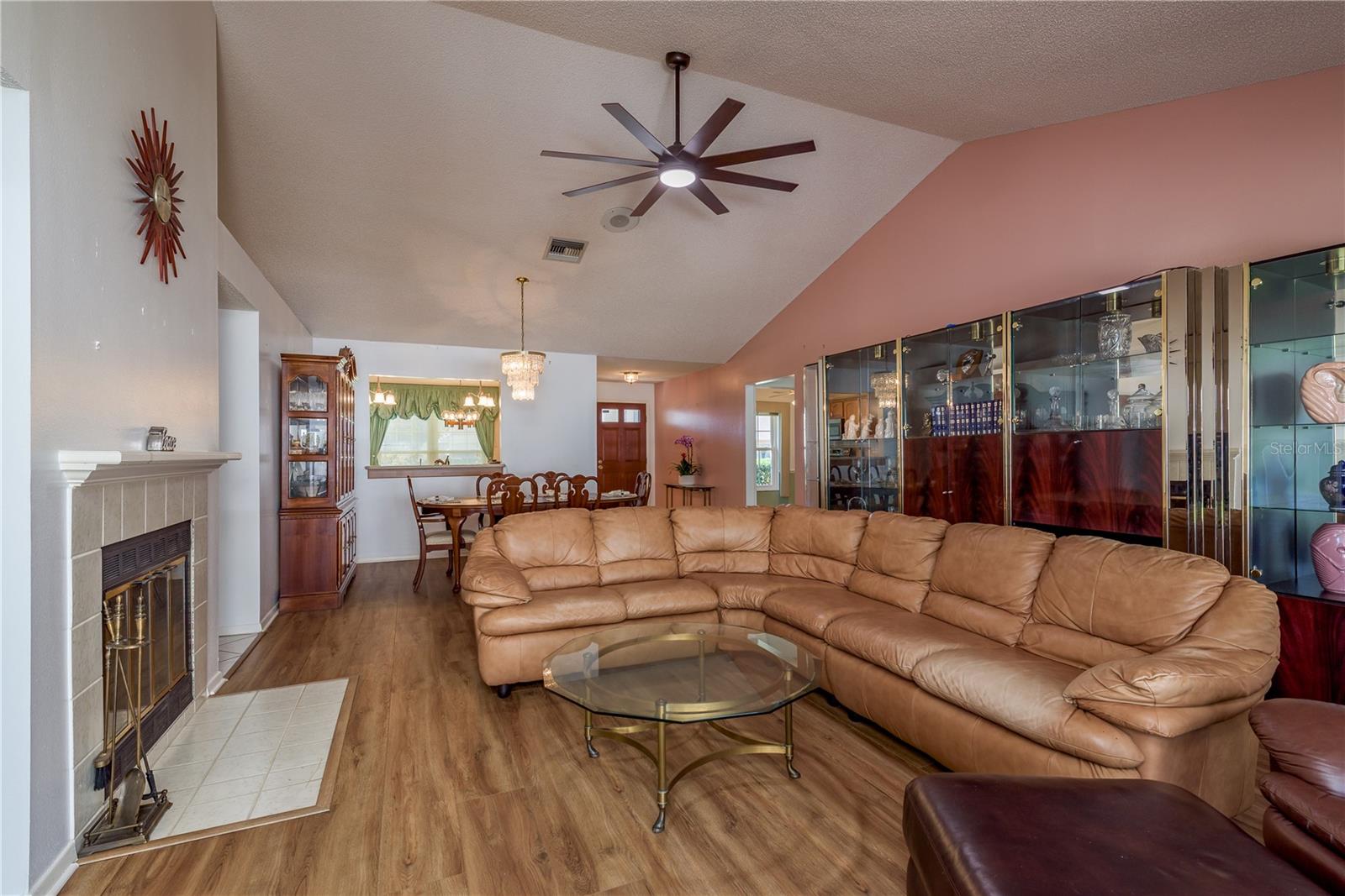 Image 14 of 52 For 14931 Redcliff Drive