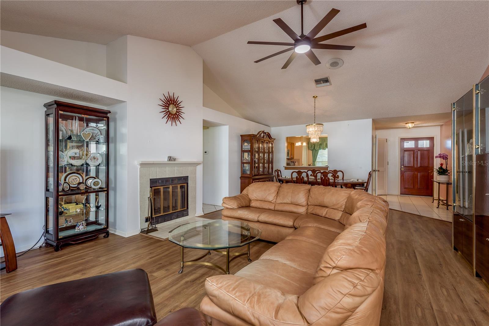 Image 15 of 52 For 14931 Redcliff Drive