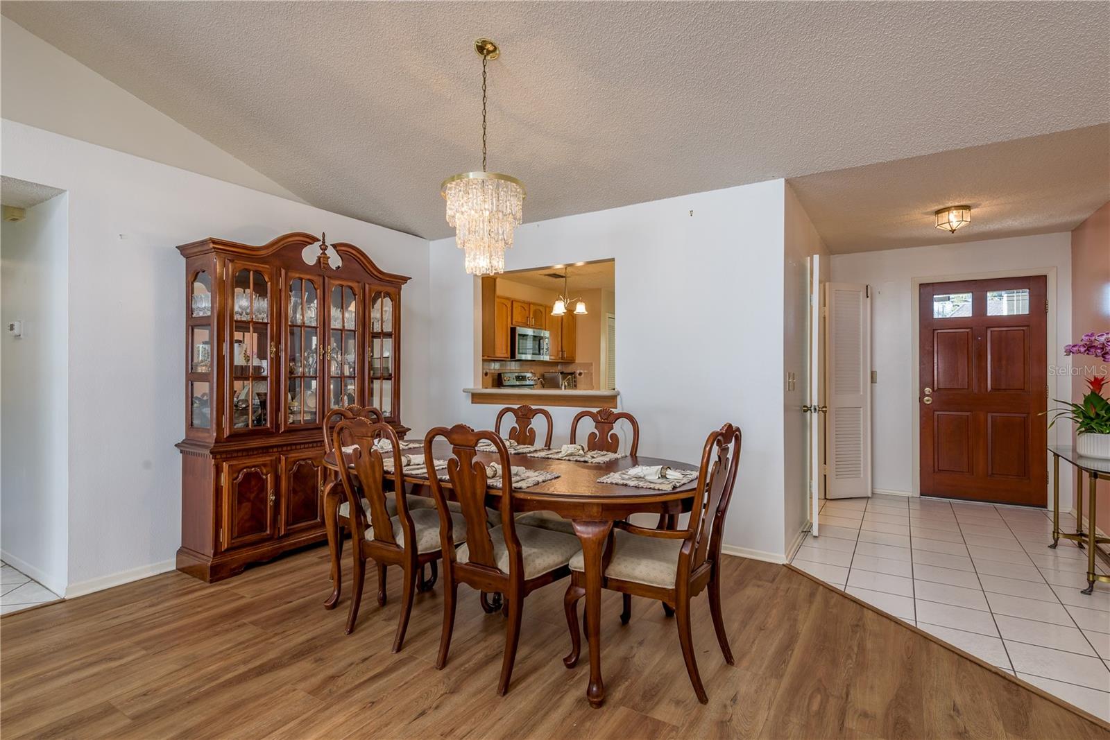 Image 16 of 52 For 14931 Redcliff Drive