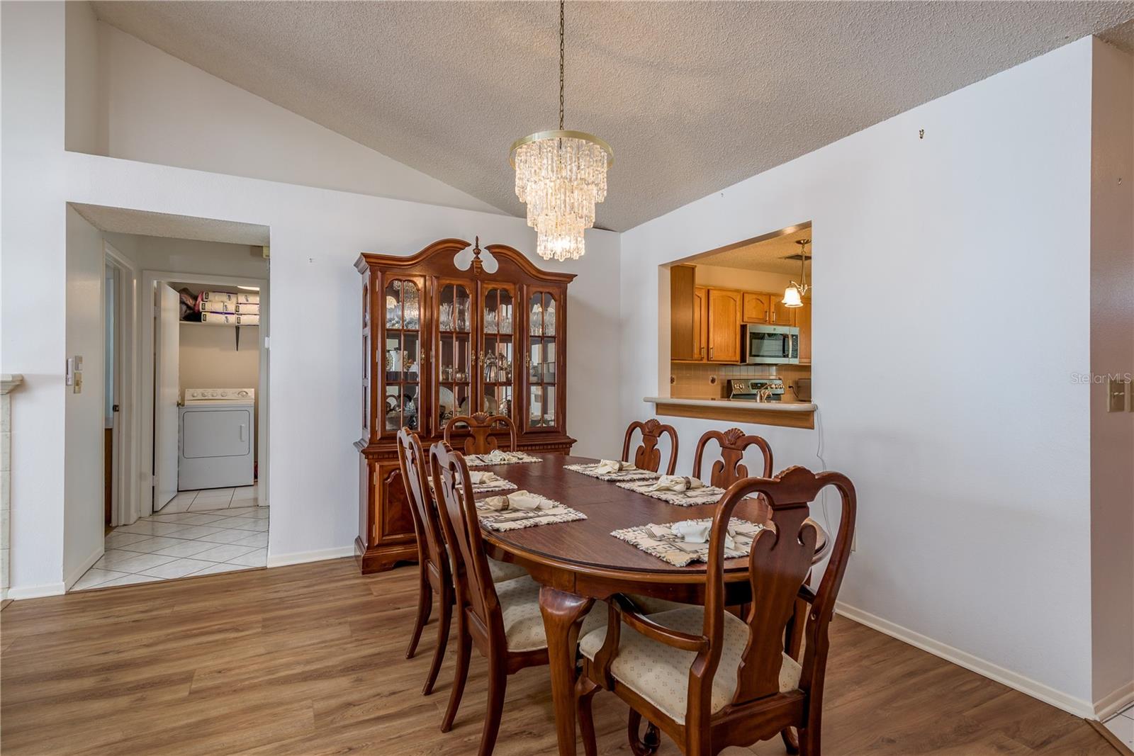 Image 17 of 52 For 14931 Redcliff Drive