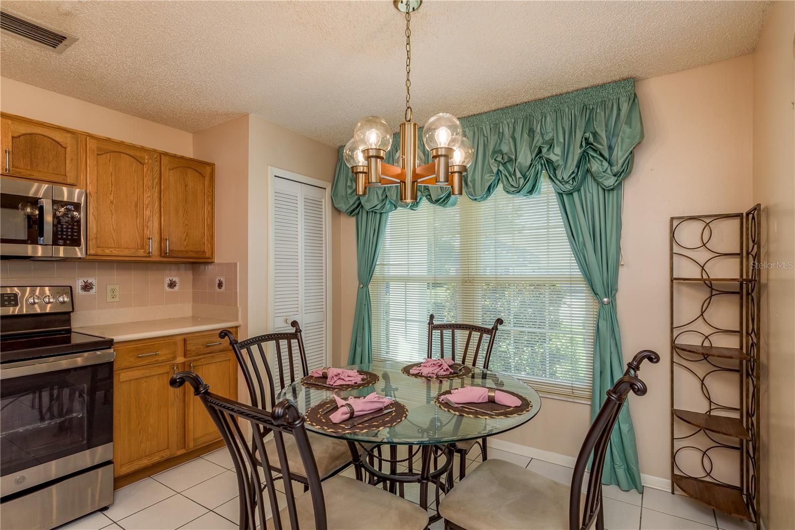 Image 19 of 52 For 14931 Redcliff Drive