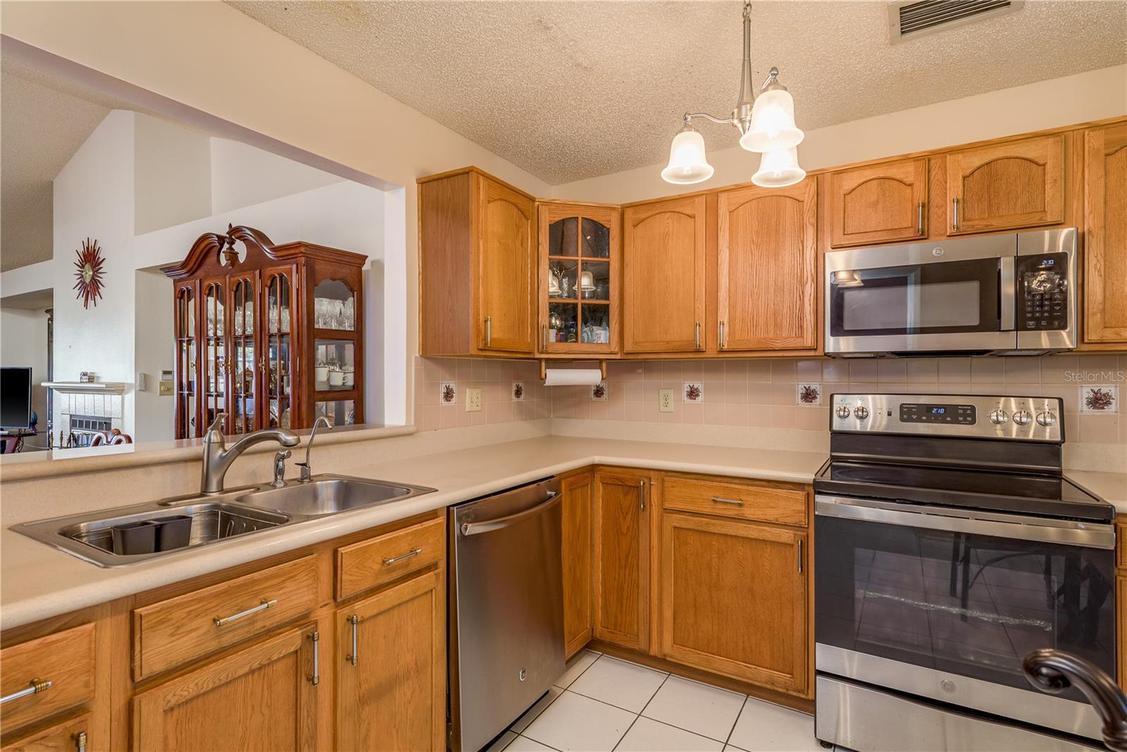 Image 20 of 52 For 14931 Redcliff Drive